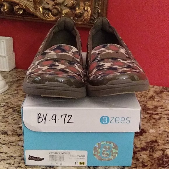 *0317 Bzees Lipstick Slip Ons - Picture 2 of 8